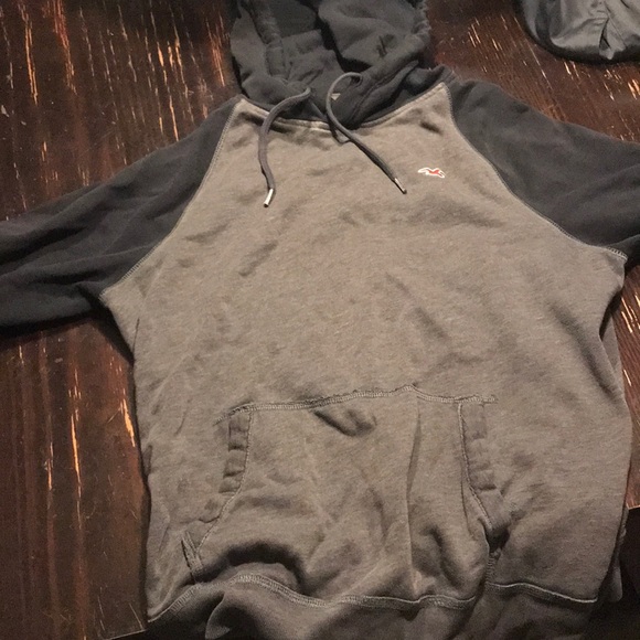 Holister - Picture 1 of 3